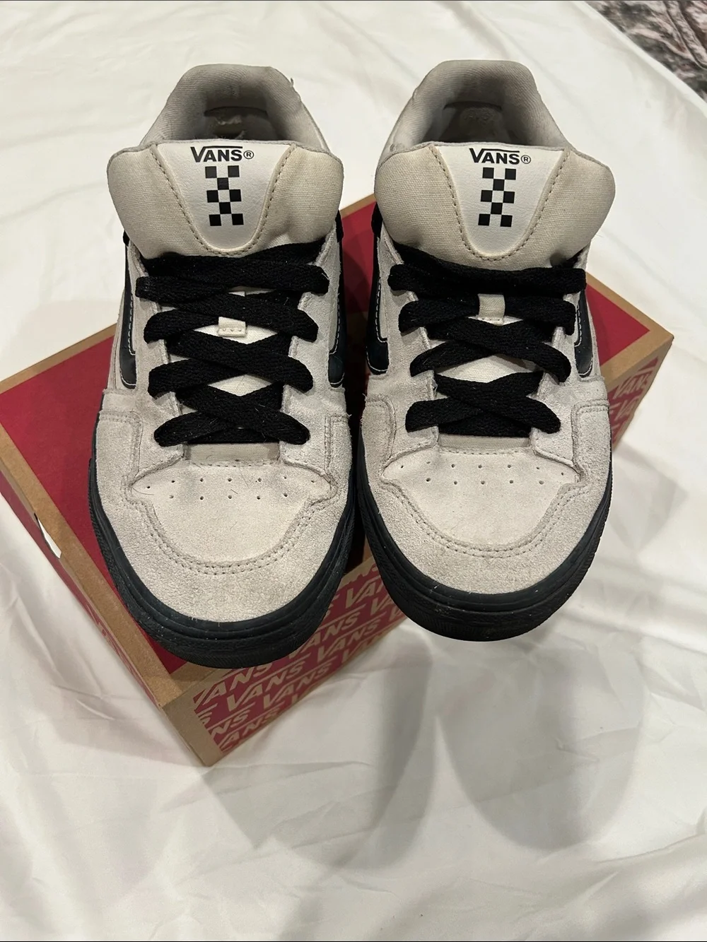 Vans Low-Top Sneakers in Light Gray and Black